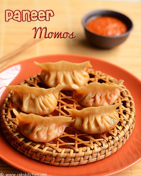 Momos with a delicious and simple paneer filling with full video and step by step pictures Paneer Momos Recipe, Paneer Momos, Appetizers Gourmet, Veg Momos, Momos Recipe, Healthy Snack Choices, How To Make Paneer, Veg Snacks, Snack Prep