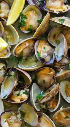 Steamer Clam Recipes, Steamed Clams Recipe, Steamer Clams, Clams Recipe, Dinner Seafood, Steamed Clams, Recipes Seafood, Mussels Recipe, Rasa Malaysia