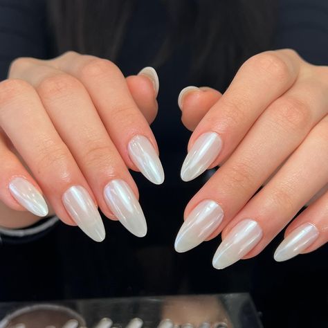 Posted by Zoe Scott. . Hey there, welcome back! Today, we're all about the glamour of White Chrome Nails – a trend that's as versatile as it is dazzling. If you're after a l... Russian Manicure Design, White Sparkly Nails, Lexi Nails, White Stiletto Nails, Chrome Nail Ideas, Ombre Chrome Nails, Purple Chrome Nails, White Almond Nails, Sparkle Nail Polish