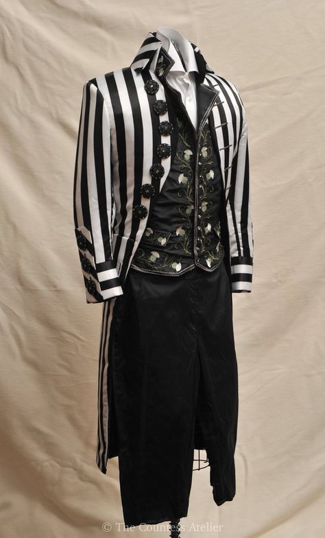 18th century style Black and white costume for men | Etsy Male Clown Outfit, Black Men Outfits, London Black And White, Black And White Costume, Costume For Men, Clown Clothes, White Costume, White Costumes, Ormond Beach