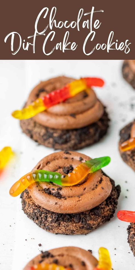 Chocolate Dirt Cake Cookies are chocolate cake cookies coated with Oreo cookie crumbs and topped with chocolate buttercream and gummy worms. Dirt Cake Cookie Recipe, Dirt Cake Cookies, Dirt Cookies, Chocolate Dirt Cake, Dirt Cake Recipe, Chocolate Dirt, Oreo Dirt Cake, Dirt Cake Recipes, Chocolate Pudding Desserts