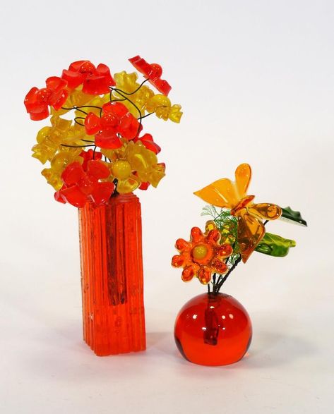 Retro Cube Art . . . Totally cool molded plastic resin flower arrangements featuring flowers, butterfly and leaves. Perfect for decorating your small space be it at home or work. Manufacturers: Variou 60s Flower Arrangements, 70s Flower Arrangements, Swag Lamps, Moss Rug, Room 2023, 1970s Decor, Mid Century Modern Aesthetic, E Flowers, Barbie Aesthetic