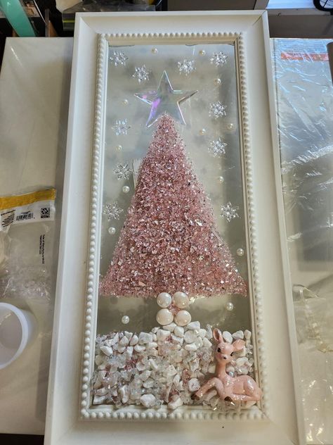 Seashell Trees, Crushed Glass Resin Art, Shattered Art, Glass Crafts Diy, Broken Glass Crafts, Sea Glass Art Diy, Christmas Craft Show, Christmas Resin, Chip Art