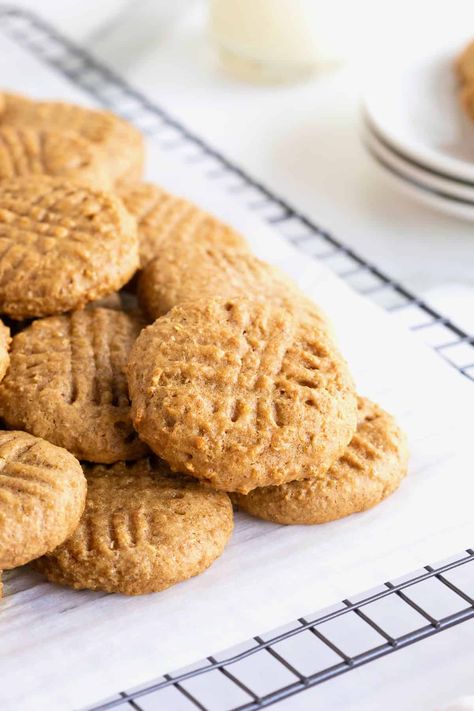 A pile of peanut butter quinoa cookies on a parchment lined cooling rack. Peanut Butter Quinoa, Quinoa Crunch, Quinoa Cookies, Cooling Rack, Quinoa Recipes, Peanut Butter Cookies, Whole Wheat, Butter Cookies, Bread Baking