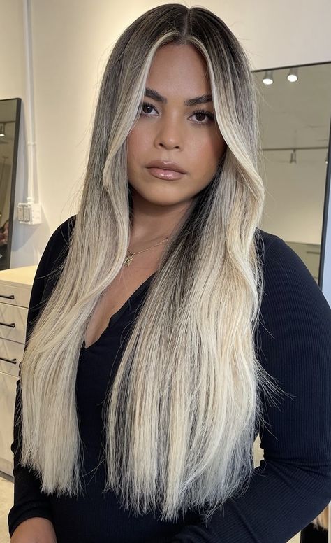 Platinum Blonde Hair Dark Roots, Blonde Hair On Asian, Blonde Hair On Asian Women, Blonde Balayage Dark Roots, Balayage Dark Roots, Blonde Platine, Brown Hair With Blonde Balayage, Blonde Asian Hair, Balayage Dark