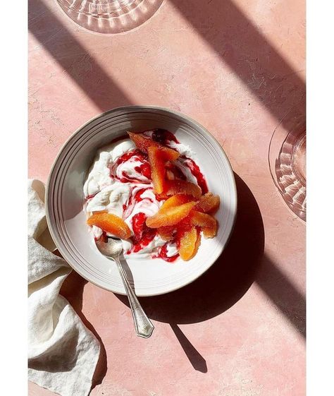 Jan 18, 2020 - This Pin was discovered by Kelly Larkin. Discover (and save!) your own Pins on Pinterest. Amazing Food Photography, Energizing Food, Dessert Photography, Photo Food, Edible Arrangements, Food Photography Styling, Light Recipes, Restaurant Recipes, Delicious Salads