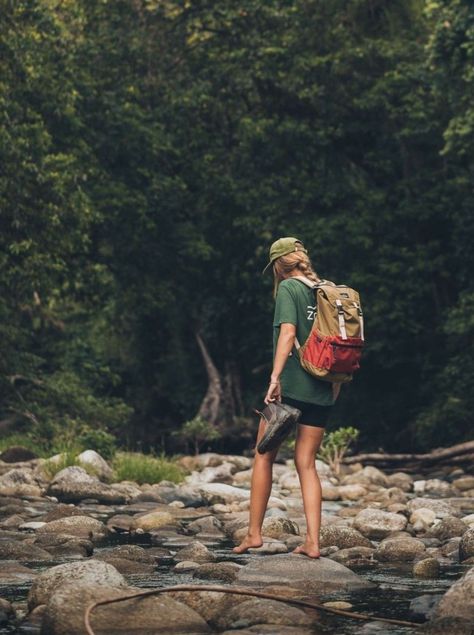 Hiking Outfit Ideas, Hiking Photos, Laptop Pouch, Summer Hike, Outdoor Aesthetic, Summer Hiking, Hiking Pictures, Branding Photoshoot Inspiration, Summer Hiking Outfit