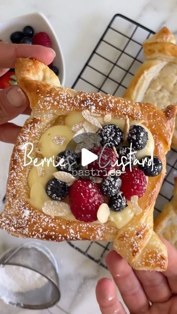 Flavour Quest on Instagram: "Berries & Custard Pastry 🫐🍓

If you haven’t tried this viral pastries you are missing out! Super flaky and easy to make filled with the delicious Italian Custard Creme topped with some fresh fruit!😍

INGREDIENTS
* 1 large rectangular puff pastry sheet (13 oz, 375 gr)
* 2 cups (475 ml) milk
* 1/2 cup (100 gr) sugar
* 1/3 cup (50 gr) corn starch
* 4 large egg yolks
* 1 teaspoon vanilla extract
* blueberries and raspberries, for the top
* almond slices
* powdered sugar
* 1 tablespoon milk or 1 egg yolk (for brushing)

🎥 Credit: @cookwithmanuela 
There you can find the full instructions how to make it too!

Follow for more recipe ideas! 🫶🏻
.
.
.
#pastry #pastries #berrypastry #puffpastries #puffpastry #puffpastryrecipes #easyrecipes #easydesserts #custard #cu Pastries Recipes Dessert, Pembuat Roti, Puff Pastry Desserts, Thanksgiving Menu Ideas, Easy Baking Recipes Desserts, Puff Pastry Recipes, Pastry Desserts, Thanksgiving Menu, Menu Ideas