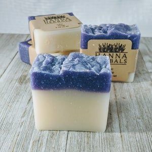 Lilac Soap, Aromatherapy Body Oil, Moorish Science, Cold Process Soap Designs, Lavender Lotion, Coconut Milk Soap, White Soap, Pretty Soap, Homemade Soap Recipes