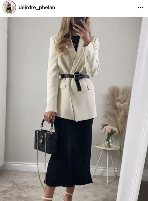 Trendy Petite Clothing, Classic Outfits For Women, Denim Street Style, Winter Fashion Outfits Casual, London Outfit, Stylish Work Outfits, Casual Chic Outfit, Skirt Outfit, Professional Outfits