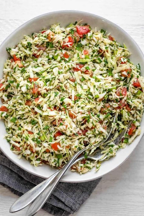 Cabbage Salad Recipe, Coleslaw Salad, Cabbage Salad Recipes, Cole Slaw, Lebanese Recipes, Cabbage Salad, Cabbage Recipes, Breakfast Meal Prep, Idee Pasto Sano