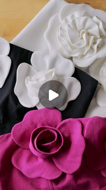 How To Make Fabric Flowers, Dyi Flowers, Magenta Fabric, Fabric Rosette, Easy Dress Sewing Patterns, Making Fabric Flowers, Flower Flat, Draping Fashion, Handmade Flowers Fabric