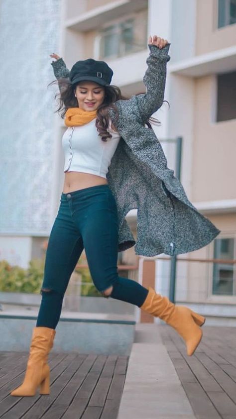 Avneet Kaur Outfits, Simple Girl Outfits, Simple Cocktail Dress, Outfits Jeans, Teen Celebrities, Avneet Kaur, Stylish Photo Pose, Beautiful Dresses Short, Stylish Dresses For Girls