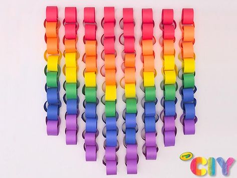 Rainbow Paper Chain, Paper Chain Rainbow, Paper Chain Wall Hanging, Diy Rainbow Decorations, Pride Crafts, Paper Feathers, Rainbow Wall Hanging, Paper Ring, Paper Wall Hanging