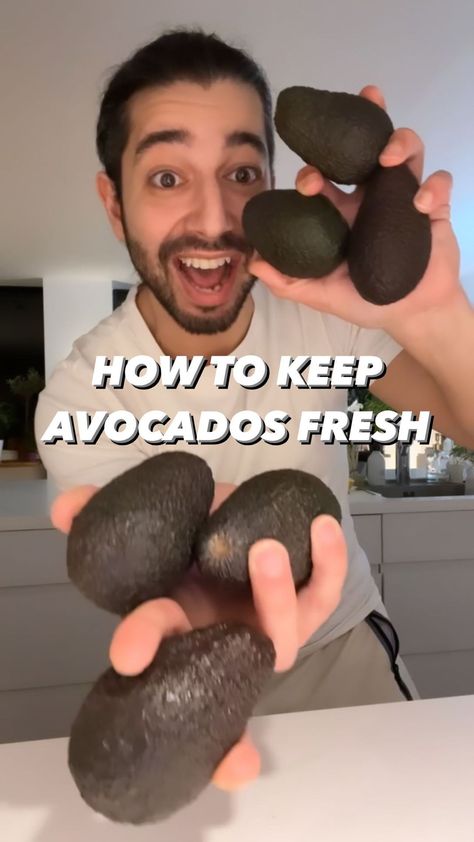 creative_explained on Instagram: How to store & keep avocados fresh for up to 2 weeks!🤩 Do this the next time you buy some avocados!🥑 . . More tips/tricks in my official 📚… How To Store Avocado, Avocado Recipes, Healthy Options, Kitchen Hacks, Places To Eat, Cooking Tips, Food Hacks, Avocado, Healthy Recipes