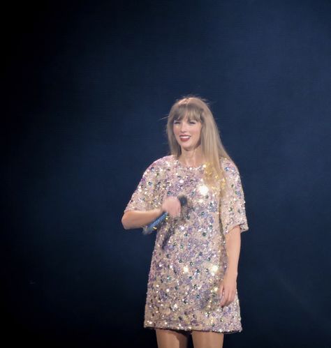 Taylor Swift Concert Pics, Taylor Swift Eras Tour Instagram, Taylor Swift Eras Tour Concert Photos, Taylor Swift Midnights Eras Tour, Midnight Outfit, Taylor Swift Performing Aesthetic, Taylor Swift Aesthetic Concert Photos, Midnights Eras Tour, Silver Shirt