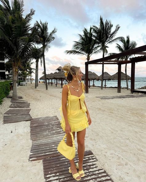 As Seen On @solarpowered_blonde | In our Caspian Yellow Chiffon Top & Mini Skirt 🌼 Vacay Poses, Dolce Vita Outfit, Yellow Summer Outfit, Mexico Resort Outfits, Thailand Travel Clothes, Punta Cana Outfits, Jamaica Outfits, Insta Model, Thailand Dress