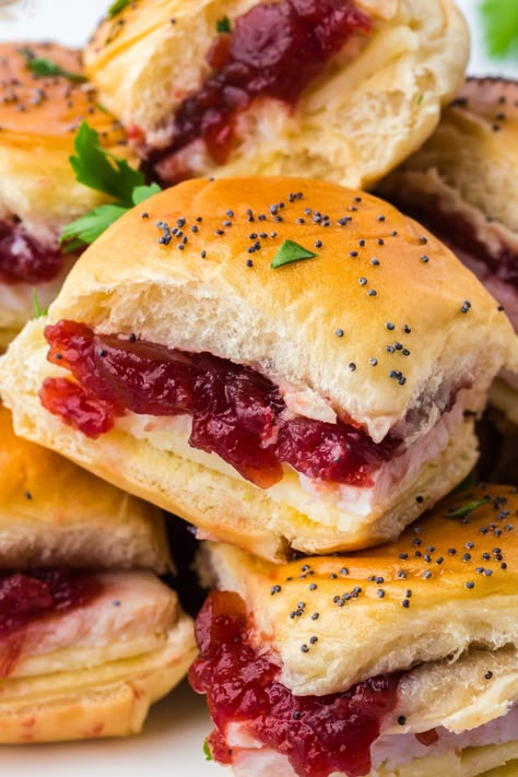 Turkey Cranberry Sliders - Blackberry Babe Hawaiian Roll Turkey Sliders, Turkey Cranberry Sliders, Leftover Thanksgiving Turkey Recipes, Cranberry Sliders, Thanksgiving Turkey Recipes, Cranberry Turkey, Turkey Sliders, Turkey Cranberry, Hawaiian Roll