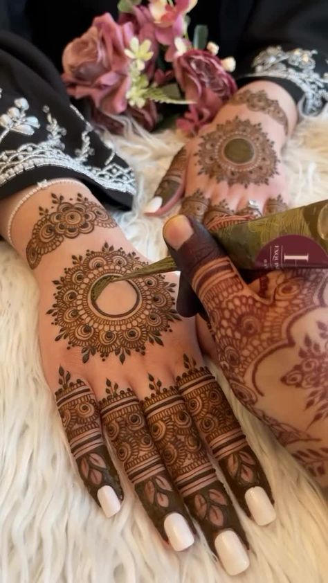 Mehendi Design For Eid, Simple And Beautiful Mehndi Designs, Back Hand Bridal Mehndi, Mehndi Designs For Back Hand, Eid Mehendi, Mehndi Designs For Back, Easy Mehendi, Beautiful Simple Mehndi Design, Mehndi Designs Simple