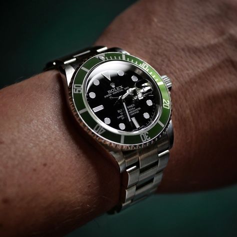 Rolex Submariner 16610LV “Kermit” Review Rolex Hulk, Rolex Submariner Green, New Hulk, Modern Bracelets, Watch Review, Watch Winder, Sports Models, Luxury Timepieces, Rolex Submariner