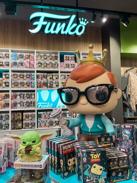 located in the seattle-tacoma airport ✈️ Funko Pop Store, Funko Pop Display, Pop Display, Disney Marvel, Stories For Kids, Funko Pop