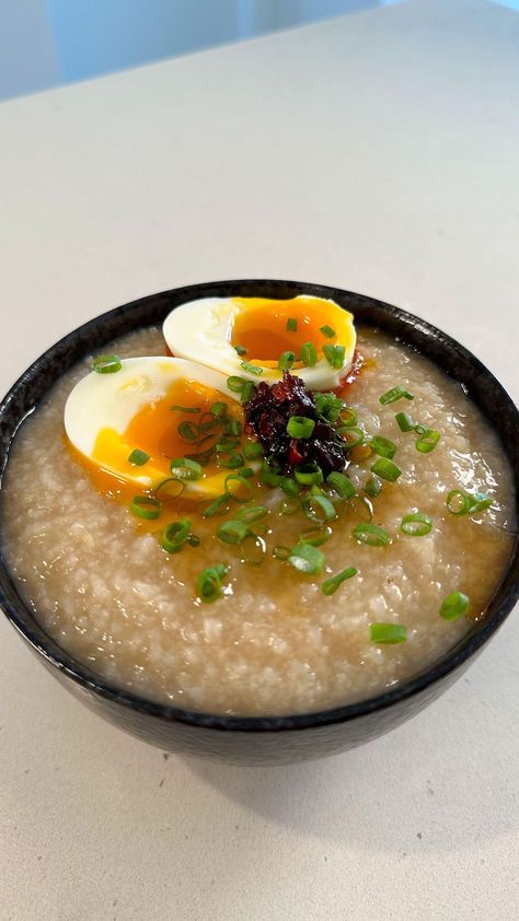 Tasty on Instagram: “Did you know there��’s a trick to making congee in just 20 minutes? Congee, or rice porridge, is a classic Asian comfort food that’s often…” Rice Porridge Aesthetic, Congee Aesthetic, Congee Recipe Breakfast, Low Calorie Comfort Food, Aesthetic Asian Food, Korean Porridge, Chinese Congee, Healthy Dorm Recipes, Frozen Rice