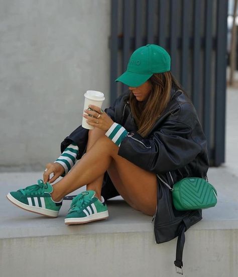 Fall Outfits Street Styles: 29 Ideas To Elevate Your Autumn Look - Social Media Manual Styling Adidas Campus, Adidas Campus Outfit Woman, Green Shoes Outfit, Adidas Gazelle Outfit, Fall Outfits Street Styles, Outfits Street Styles, Campus 00, Looks Adidas, Adidas Outfit Women