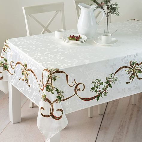 #christmasdecor #christmas #tablecloth #whitetablecloth #festive #christmasdecorideas #holidayszn #wreath Lace Tablecloth Wedding, Christmas Cloth Napkins, Farmhouse Tablecloths, Coffee Table Cover, Christmas Tablecloth, Winter Inspired, Holiday Table Decorations, White Christmas Decor, White Table Cloth