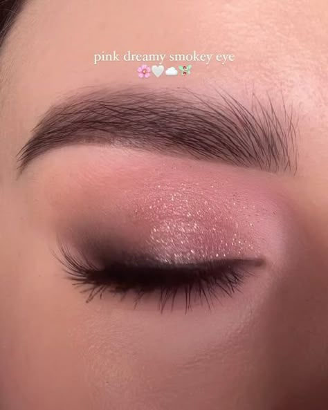 Eyeliner Tips, Soft Eye Makeup, Shimmer Eye Makeup, Prom Eye Makeup, 2023 Pink, Beginners Eye Makeup, Pink Eye Makeup, Eye Makeup Techniques, Glitter Eye Makeup