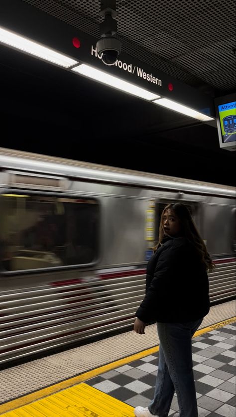 Metro Train Asthetic, Metro Shoot Ideas, Aesthetic Subway Pictures, Subway Photoshoot Men, Subway Pics Aesthetic, Metro Photoshoot Ideas, Metro Pics Aesthetic, Subway Photoshoot Aesthetic, Metro Photoshoot Aesthetic