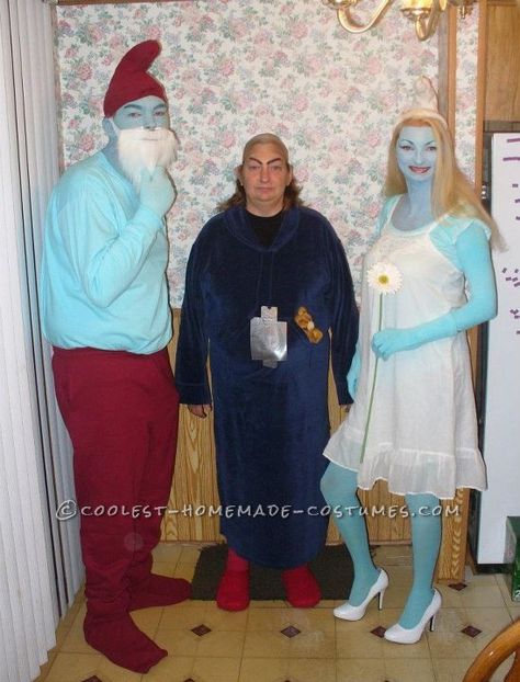 Coolest 1000+ Homemade Costumes You Can Make! Smurf Costume, Papa Smurf, Halloween 2013, Homemade Costumes, Face Painting Halloween, Group Costumes, Group Halloween Costumes, Costume Contest, Anime Crossover