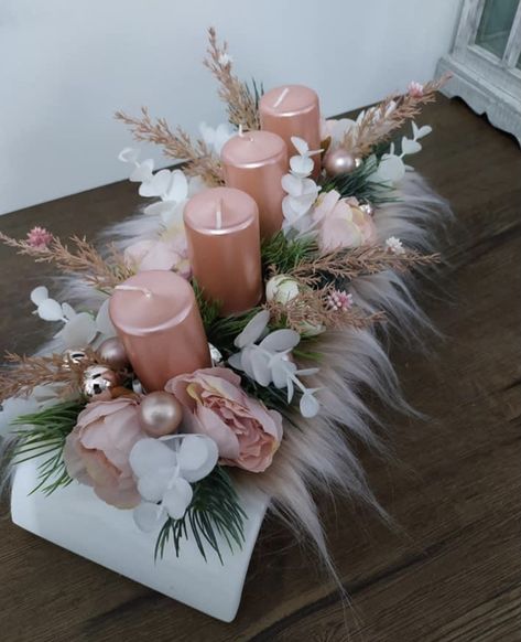 Christmas Candle Decorations, Christmas Centerpieces Diy, Pink Christmas Decorations, Front Porch Christmas Decor Ideas, Porch Christmas Decor Ideas, Diy Christmas Decorations Easy, Porch Christmas Decor, Front Porch Christmas, Christmas Decor Ideas Diy