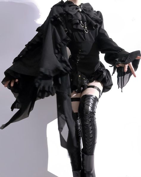 🖤Embrace the dark elegance of Gothic Lolita with our Ouji fashion set. 🤩Full set includes shirt , shorts, train and bow tie. 👉Search 'KALRS-005' on devilinspired.com #devilinspired #gothic #gothicfashion #gothicoutfit #lolitacoord #lolitafasion Real Reference, Prince Style, Waist Adjustment, Prince Clothes, Old Fashion Dresses, Gothic Outfits, Really Cute Outfits, Fancy Outfits, Edgy Outfits