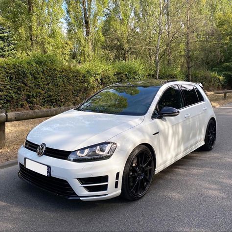 WHITE BEAST 💪 . Follow: @vwclubtrcom 🚗: @jln.7r . #golf7r #golfr #golf7 #golf6 #golf5 #vwr #volkswagen #vwgolf #golf #vw golf7gti #golfgti White Volkswagen Golf, Golf 7r, Mercedes Girl, Golf 7 R, 2024 Manifestation, Beast Machines, Golf Baby, Mk6 Gti, Polo Gti