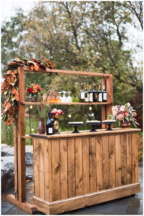 Pallet Bar For Wedding, Wooden Bar For Wedding, Wedding Bar Design Ideas, Drink Bar For Wedding, Rustic Bar Ideas Wedding, Fall Cocktail Hour Wedding, Wedding Venue Bar Ideas, Homemade Bar For Wedding, Homemade Wedding Bar