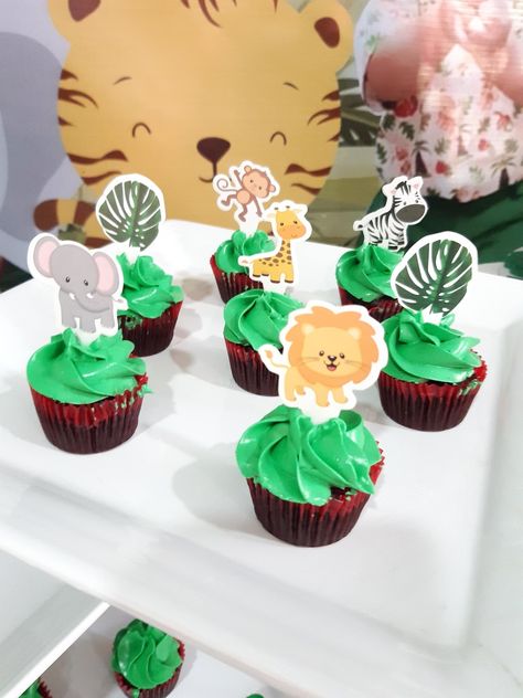 Monkey Party Decorations, Cupcakes Safari, Tom And Jerry Cake, Lion Birthday Party, Safari Theme Birthday Party, Jungle Theme Birthday Party, Animal Themed Birthday Party, Jungle Safari Birthday, Baby Shower Candy Bar