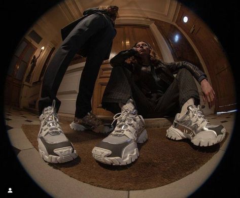 Fisheye Photography, Valentino Sneakers, Photographie Portrait Inspiration, Perspective Art, Fish Eye Lens, Fish Eye, Body Reference Poses, Perspective Drawing, Human Poses Reference