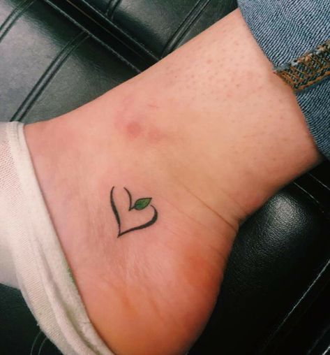 Small Vegan Tattoo, Vegan Tattoo Minimalist, Veg Tattoo, Vegan Tattoo Ideas, Vegan Tattoos, Mom Daughter Tattoos, Vegan Tattoo, Finger Tattoo Designs, Daughter Tattoos