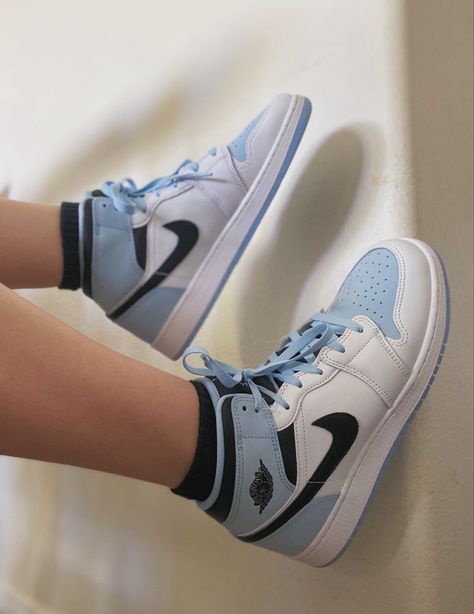 White Ice Blue Jordan, Jordan 1 Mid Ice Blue Outfit, Jordan 1 Ice Blue Outfit, Air Jordan Ice Blue, Ice Blue Jordans, Jordan 1 Ice Blue, Jordan 1s Mid, Nike Jordan Air 1, Blue And White Jordans