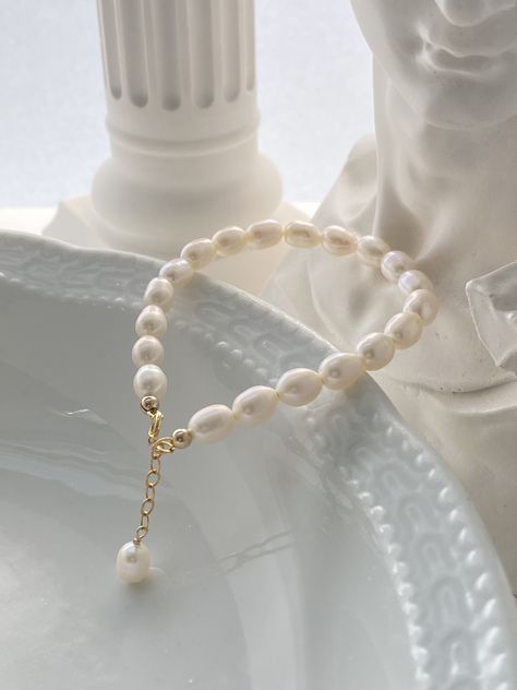 Made with genuine freshwater pearls, each pearl is carefully selected for its smooth surface, round shape, and lustrous shine. The pearls are strung together on a sturdy string to form a classic and timeless design that can be worn for any occasion. The bracelet is finished with a secure clasp and can be easily adjusted to fit most wrist sizes. Perfect for a bride or as a gift for a loved one, this white natural fresh pearl bracelet is a must-have addition to any jewelry collection. Fresh Water Pearl Bracelet, Artisan Bracelets, Freshwater Pearl Bracelet, Fresh Water Pearls, Pearl Design, Fresh Water Pearl, Size Comparison, Water Pearls, Pearl Strands