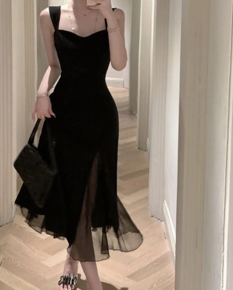 Pre order ~ Size : S , M , L Color : Black DM us for further queries Fancy Korean Dresses, Outfit Gala, Aesthetic Black Dress, Chic Black Outfits, Celebrity Prom Dresses, Black Dresses Classy, All Black Fashion, Fashion Drawing Dresses, Black Dress Formal