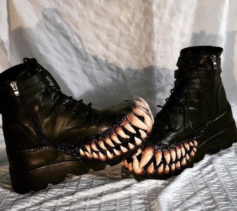 Venom Shoes, Goth Shoes, Dr Shoes, Artist Aesthetic, Shoes Custom, Estilo Punk, Fantasy Fashion, Character Outfits, Venom