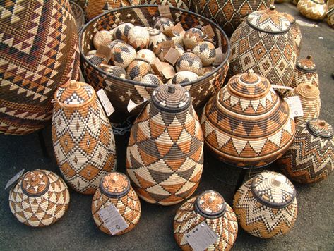 Africa | Baskets for sale at the market in Johannesburg.  South Africa | © Solly van Staden South African Crafts, Zulu Dance, Nancy Crow, African Woven Basket, Talk To Myself, Halloween Crafts Preschool, A Tisket A Tasket, South African Art, African Crafts