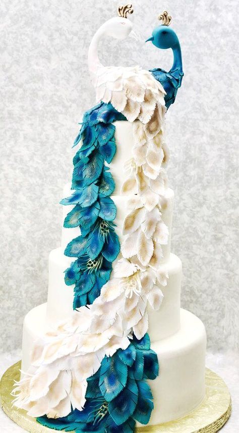 Peacock Cupcakes, Peacock Cakes, Peacock Wedding Inspiration, White And Gold Wedding Cake, Peacock Wedding Cake, Peacock Cake, Learn Cake Decorating, Wedding Cake Birds, Jasmine Wedding