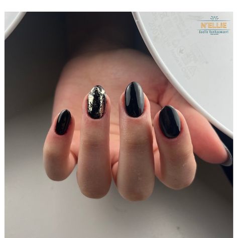 Black Nails Gold Flakes, Black Nails With Gold Foil Flakes, Black With Gold Foil Nails, Black And Gold Flake Nails, Black Nails With Foil, Black Nails With Gold Flakes, Black Nails With Gold, Nails With Gold Flakes, Foil Nail Designs