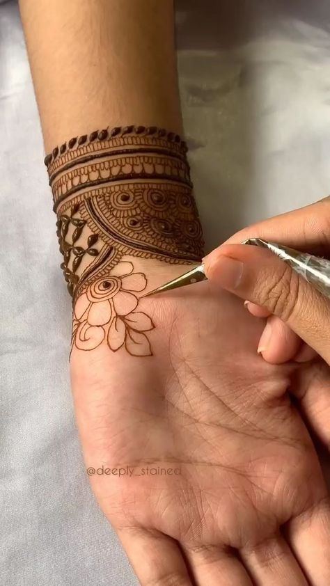 Front Hand Mehndi Design, Front Hand Mehndi, Hand Mehndi Design, Modern Henna, Mehndi Designs For Kids, Simple Mehndi Designs Fingers, Very Simple Mehndi Designs, Engagement Mehndi Designs, Full Mehndi Designs