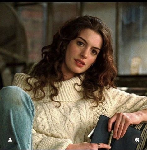 Maggie Murdock, Anne Hathaway, 가을 패션, Gilmore Girls, Wavy Hair, Hair Goals, Pretty Woman, New Hair, Hair Inspo