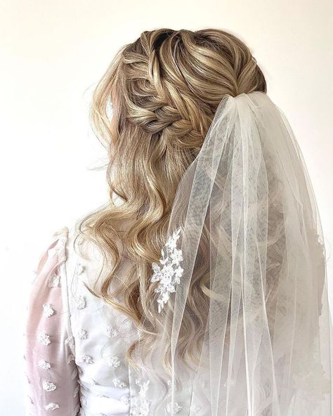 Wedding Hairstyles With Veil Half Up, Bridal Hair Half Up Half Down With Veil, Bridal Half Up Half Down With Veil, Half Up Half Down Bridal Hair With Veil, Brides Hairstyles With Veil, Wedding Hair Half Up Half Down With Veil, Bridal Hair Half Up With Veil, Wedding Hair With Veil, Bridal Barrette