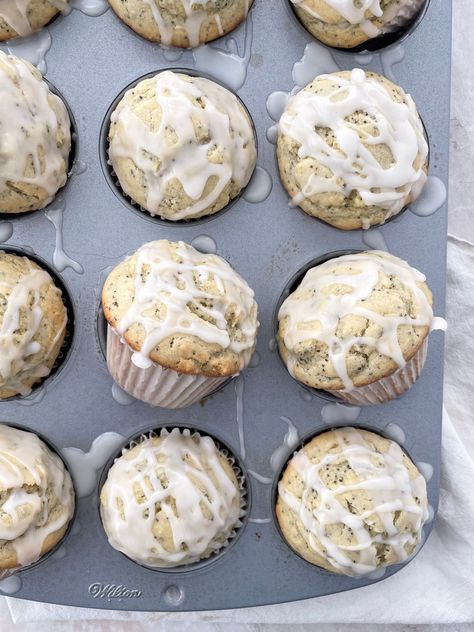 Take a bite of nostalgia with our Bakery Style Vegan Lemon Poppyseed Muffins! Get ready to elevate your baking game with these fluffy, zesty delights. Learn expert tips for the perfect rise, explore gluten-free options, and get creative with mouthwatering variations. Your taste buds are in for a treat! Vegan Lemon Poppyseed Muffins, Lemon Poppy Seed Muffins Recipe, Poppyseed Muffins, Chocolate Peanut Butter Cupcakes, Chocolate Whoopie Pies, Bakery Style Muffins, Vegan Cinnamon Rolls, Poppy Seed Muffins, Lemon Poppyseed Muffins