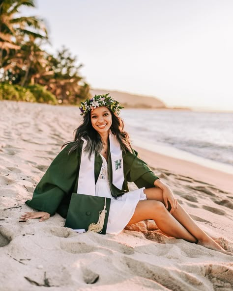 Had some fun doing some beach graduation photos for Amanda graduating from Univeristy of Hawaii #graduation #graduationpictures #graduationphotography #2020 #graduationparty #hawaii Senior Pictures Hawaii, Beach Graduation Pictures, Cap And Gown Pictures, Nursing Graduation Pictures, Senior Photoshoot Poses, College Graduation Photoshoot, College Graduation Pictures Poses, Grad Photography, College Graduation Photos